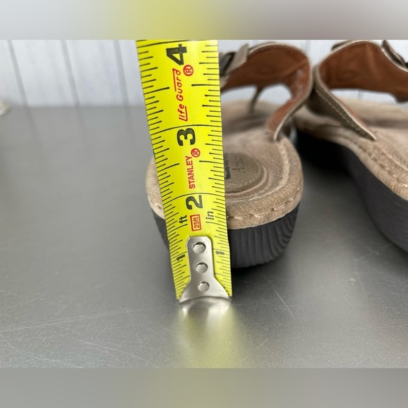 Clarks Womens Sandals Size 9.5 Gold Shimmer Leather Slide Floral Platform - Picture 6 of 6